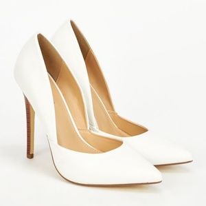 JustFab Camari White. Size 5.5